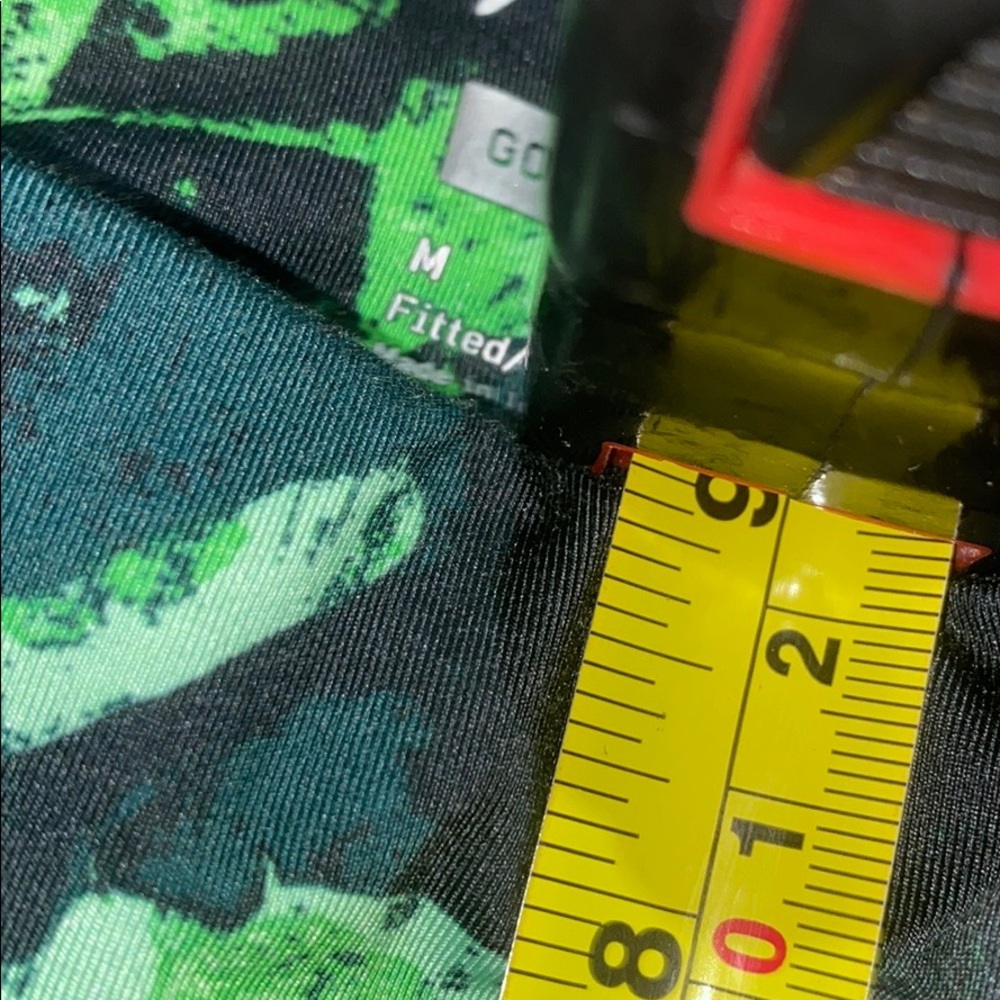 ‼️Beautiful Camo/Green Athletic Capri - Picture 5 of 6